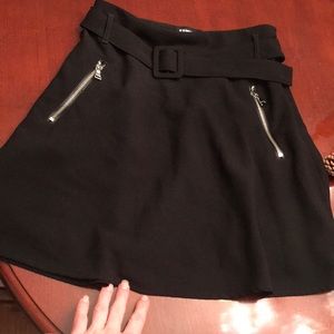 NWOT black cute skirt size 2 express